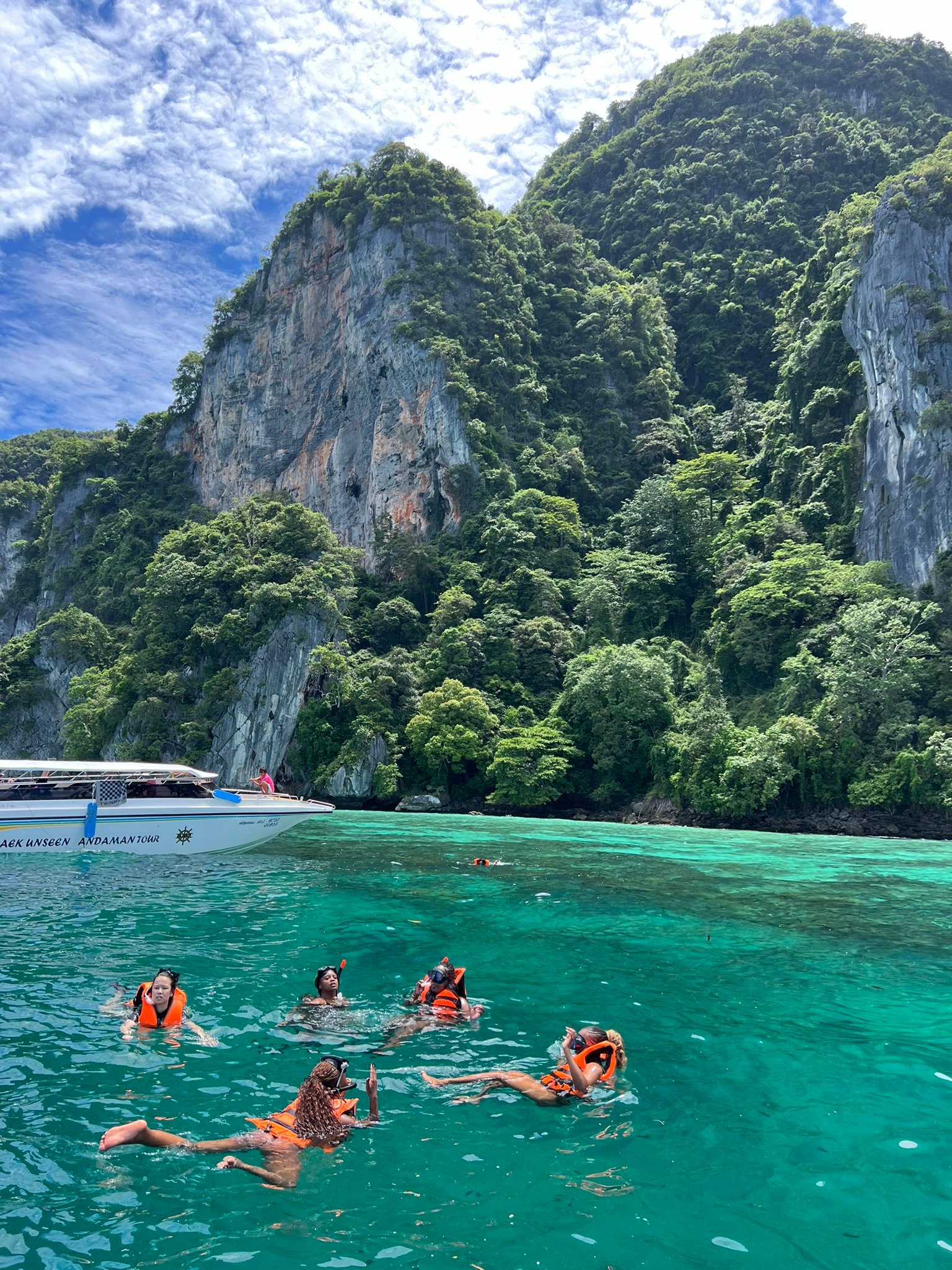 LA TIARA WANDERERS Thailand Images (24)