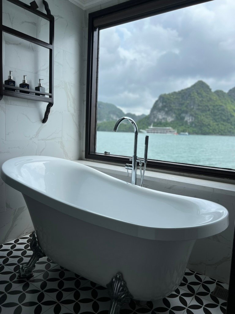 LA TIARA WANDERERS Vietnam Images (3)