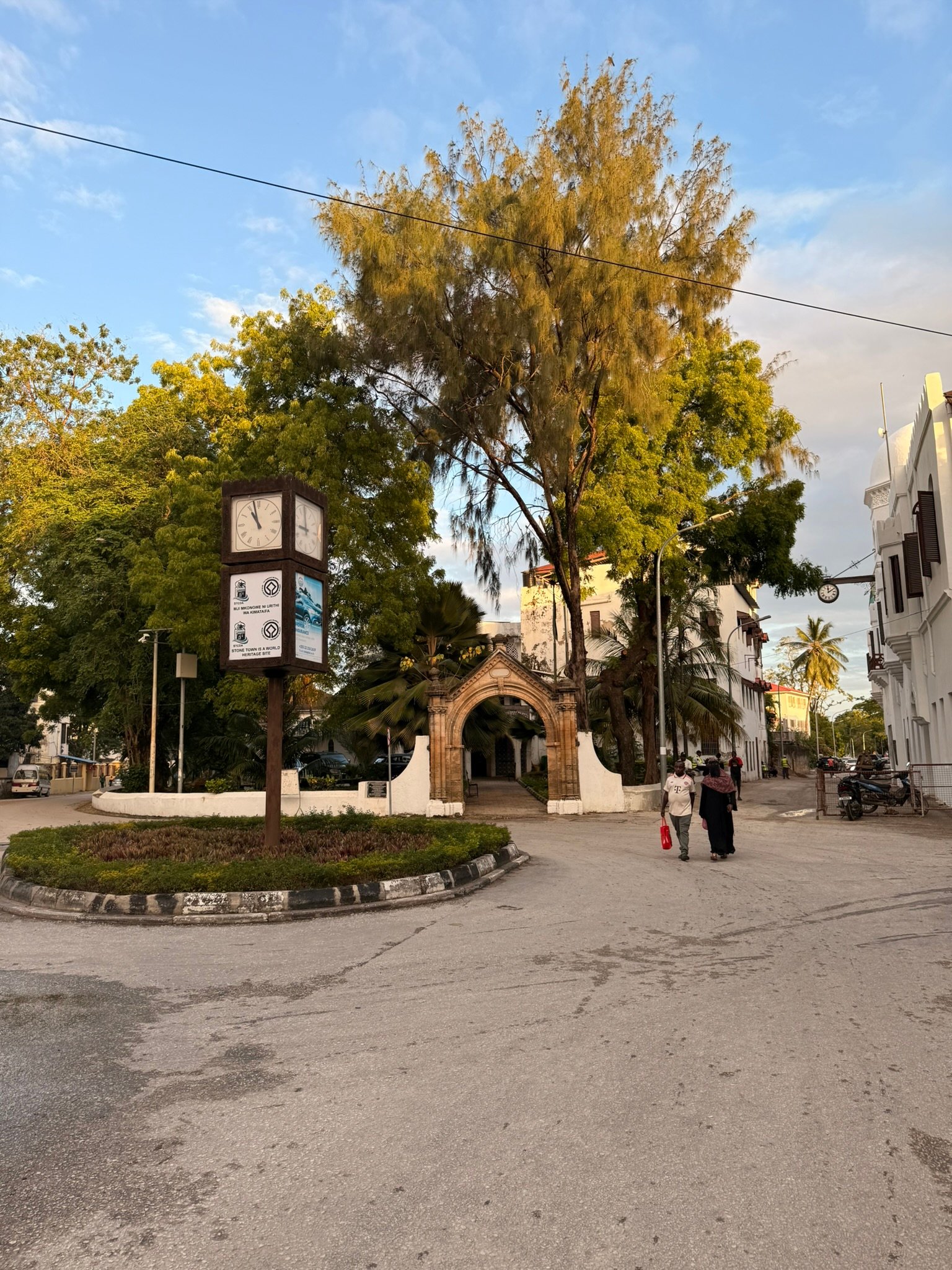 LA TIARA WANDERERS Zanzibar Images (35)